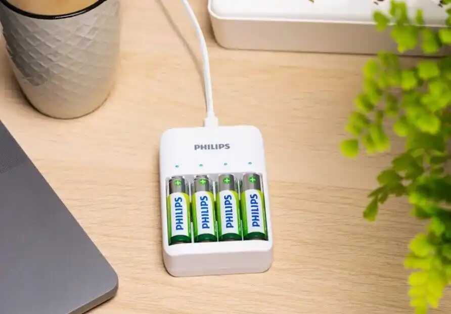 Punjač za baterije Philips AA/AAA na USB 4 porta Baterije i punjači SOPING.RS 42 Punjač za baterije Philips AA/AAA na USB 4 porta - Слика 2