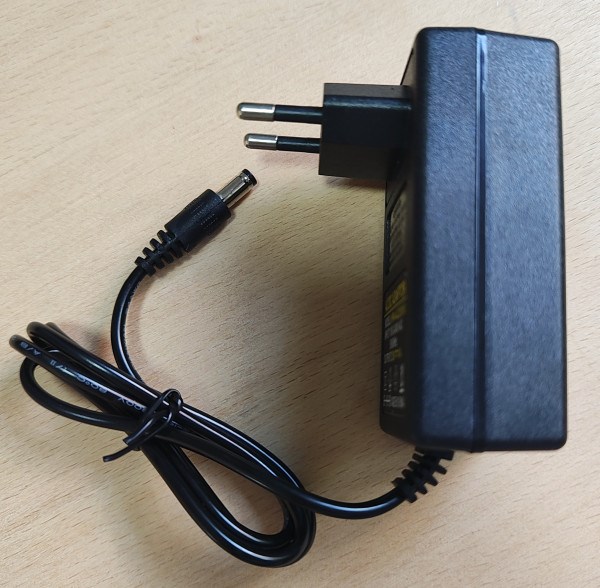 NPA-AC20010 Gembird 20V/1A 20W, Coper punjac sa uzemljenjem, konektor 5.5×2.5/2.1mm Digitalne kamere SOPING.RS 42 NPA-AC20010 Gembird 20V/1A 20W, Coper punjac sa uzemljenjem, konektor 5.5x2.5/2.1mm - Слика 2