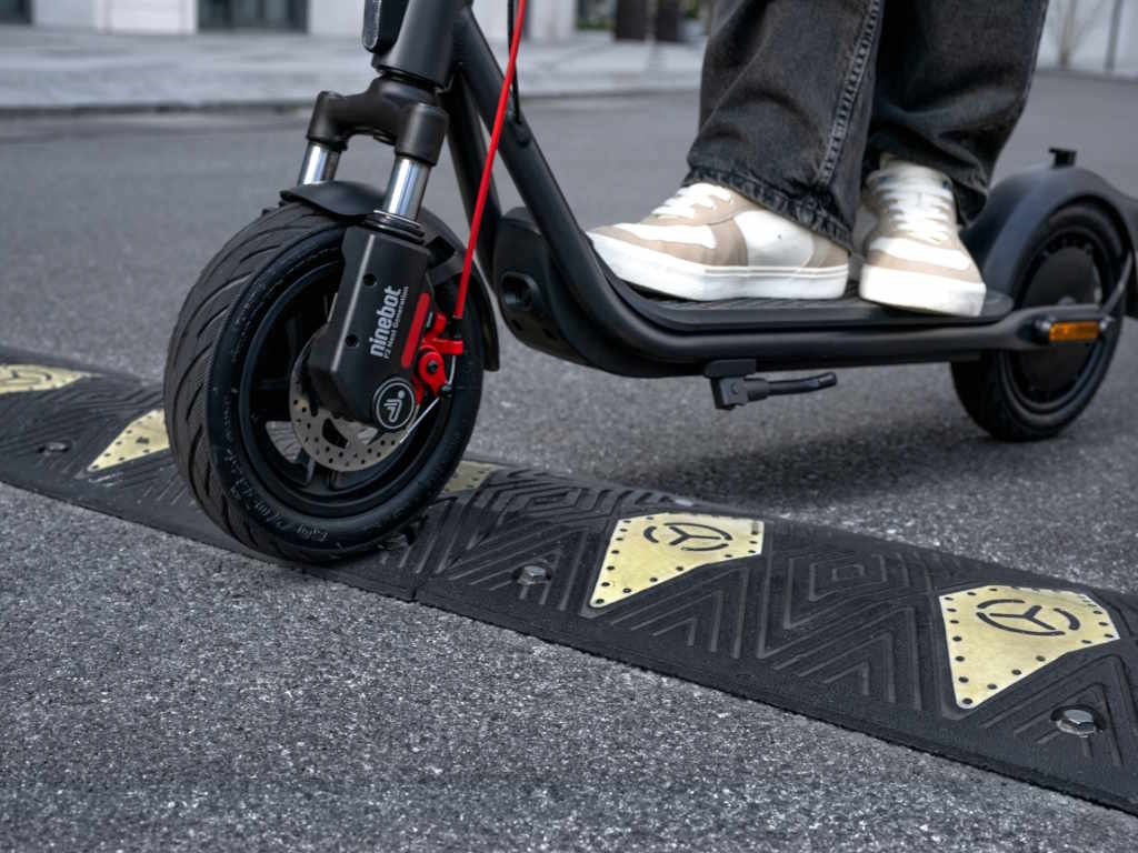Elektricni trotinet SEGWAY NINEBOT F2 PRO E II Trotineti SOPING.RS 44 Elektricni trotinet SEGWAY NINEBOT F2 PRO E II - Слика 4