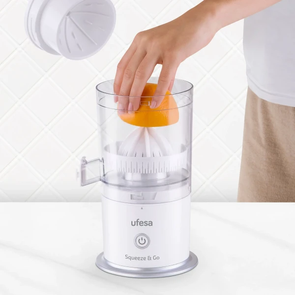 Cediljka za citruse Ufesa Squeeze&Go/punjivi/snaga 45W/beli Sokovnici SOPING.RS 41 Cediljka za citruse Ufesa Squeeze&Go/punjivi/snaga 45W/beli
