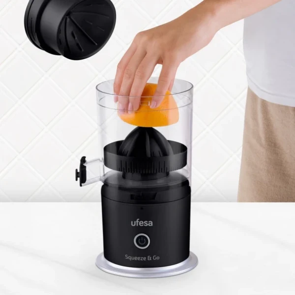 Cediljka za citruse Ufesa Squeeze&Go/punjivi/snaga 45W/crni Sokovnici SOPING.RS 41 Cediljka za citruse Ufesa Squeeze&Go/punjivi/snaga 45W/crni